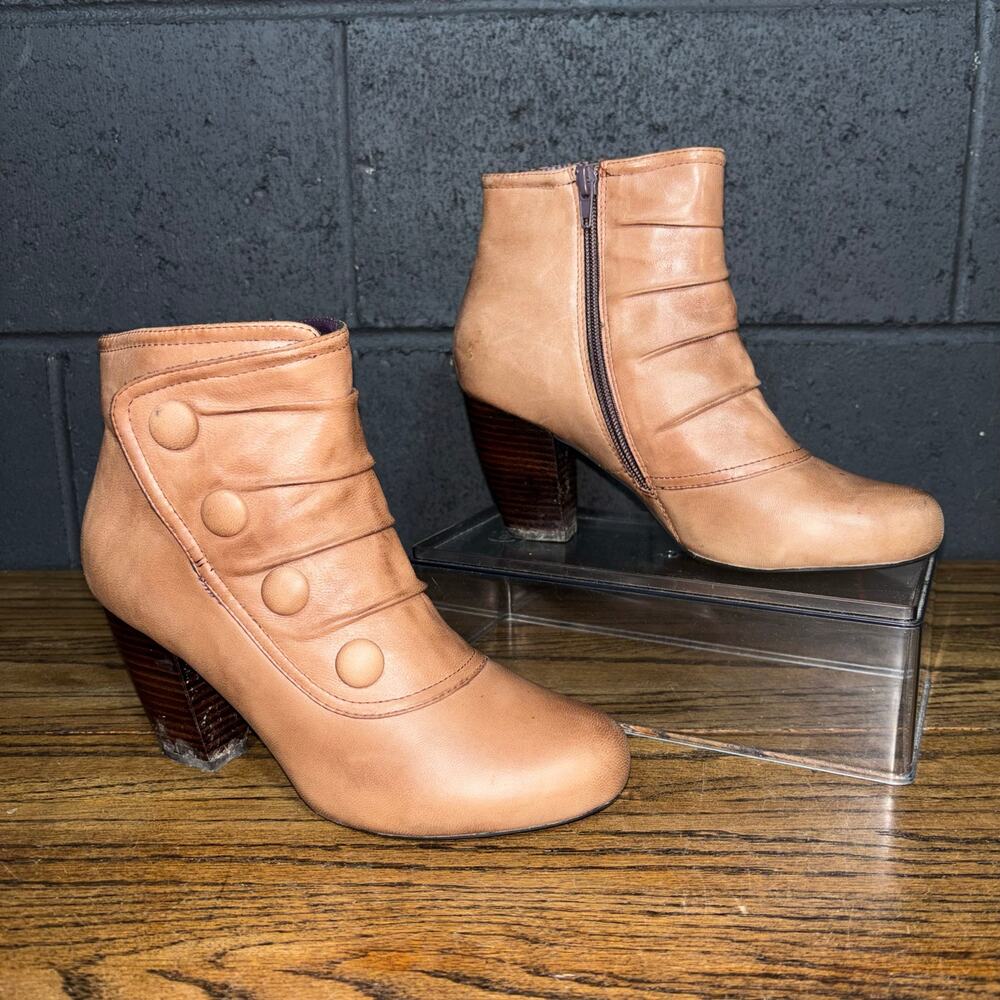 Miz Mooz Tan Leather Ankle Boots Size 8 Button Detail Slouch Stacked Heel